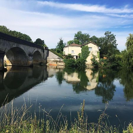 Petit Boudoir The Riverside Retreat Triac-Lautrait Exterior foto